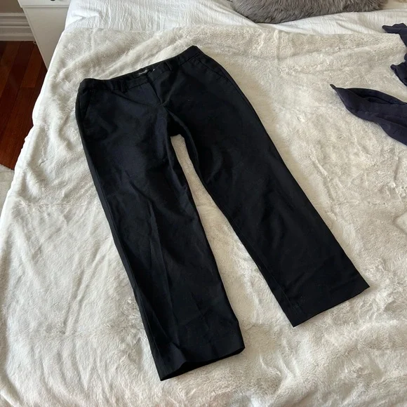 Black Low Rise Capris - Picture 4 of 9